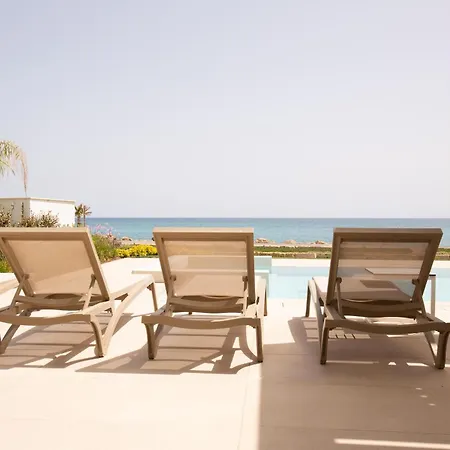 Phaedrus Living: Serenity Waves No.2 Villa *