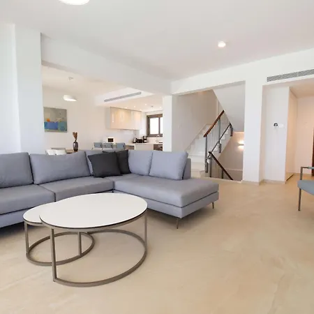 Phaedrus Living: Serenity Waves No.2 Villa Larnaca