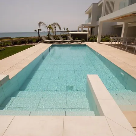 Phaedrus Living: Serenity Waves No.2 Villa *