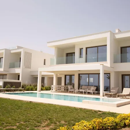 Phaedrus Living: Serenity Waves No.2 فيلة